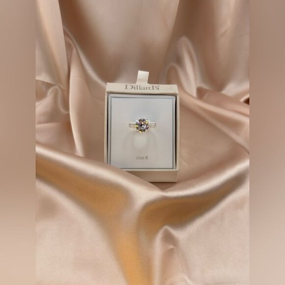 Dillard’s Halo Ring - Size 8 - Picture 1 of 7
